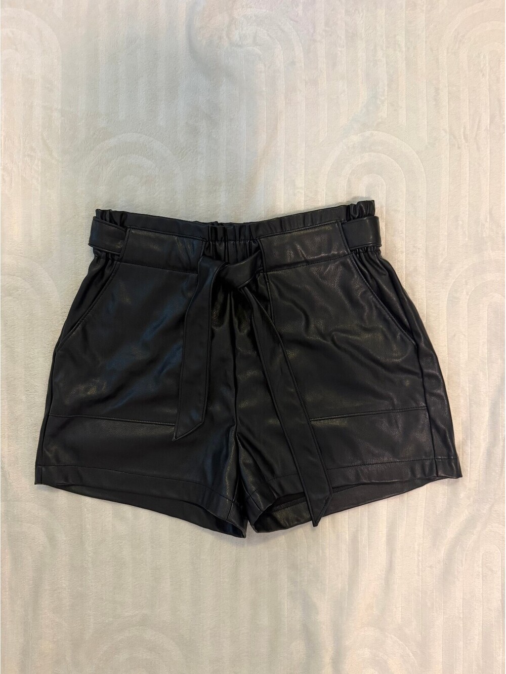 short de polipiel cuero sintético con cinturón Talla S  Nuevo